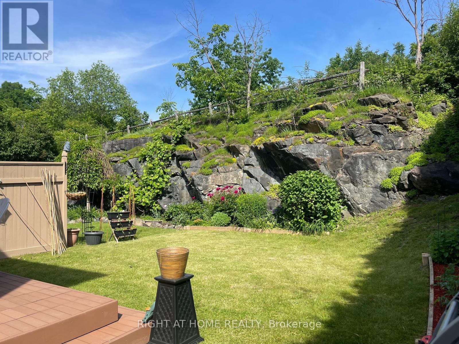 Photo 30 of 142 Blackdome Crescent, Ottawa ON