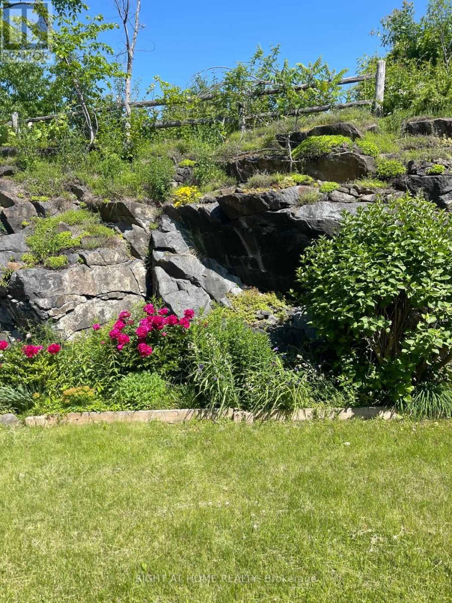 Photo 31 of 142 Blackdome Crescent, Ottawa ON