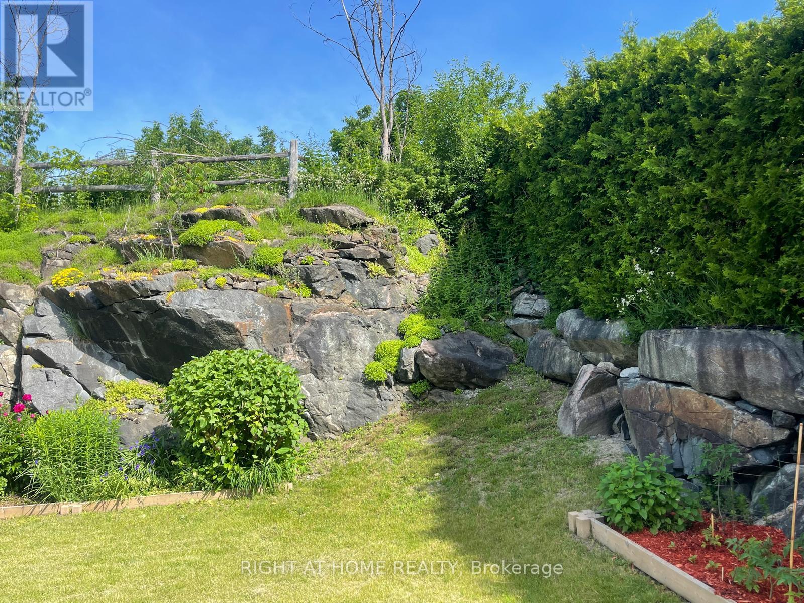 Photo 32 of 142 Blackdome Crescent, Ottawa ON