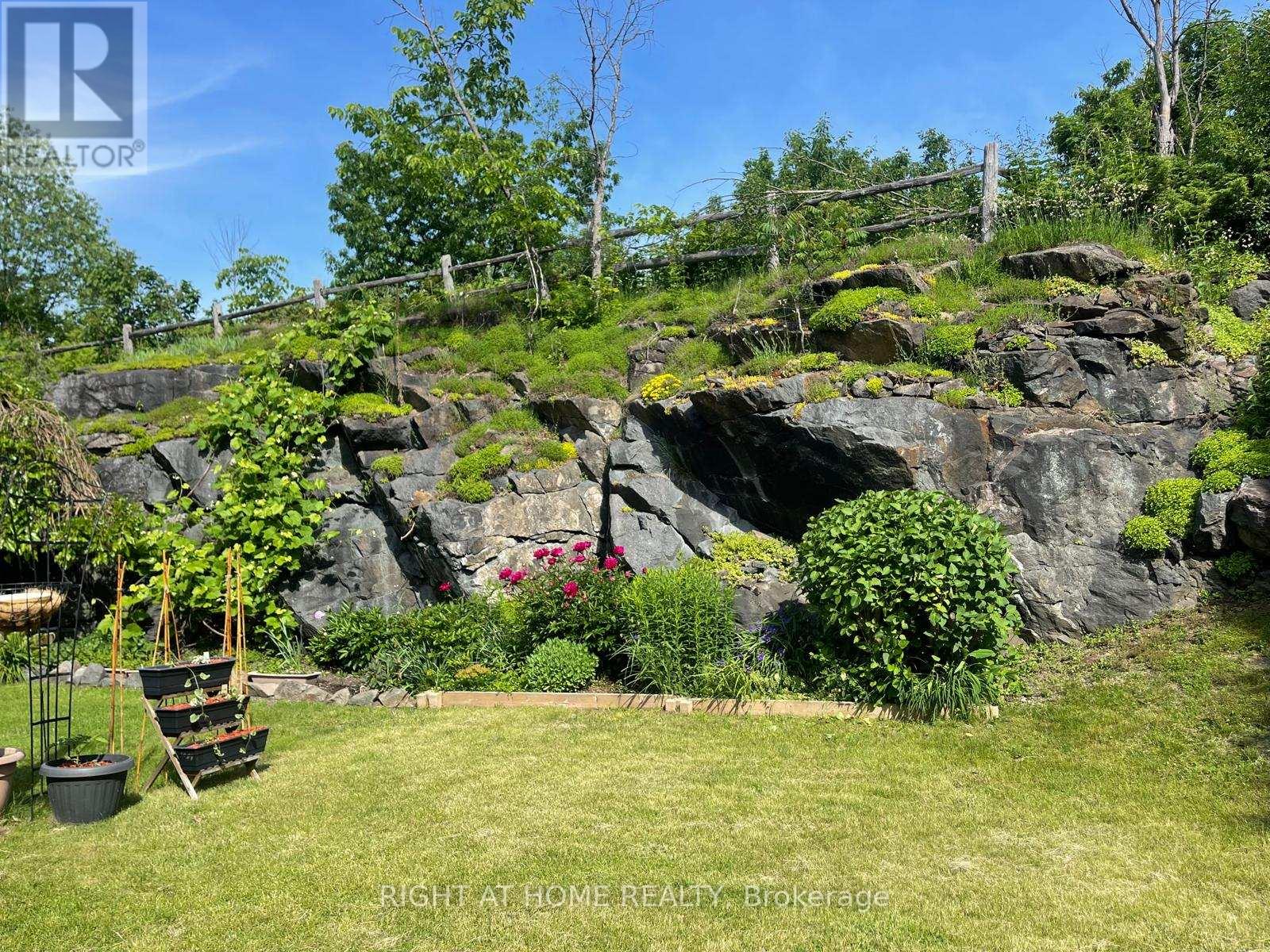 Photo 33 of 142 Blackdome Crescent, Ottawa ON