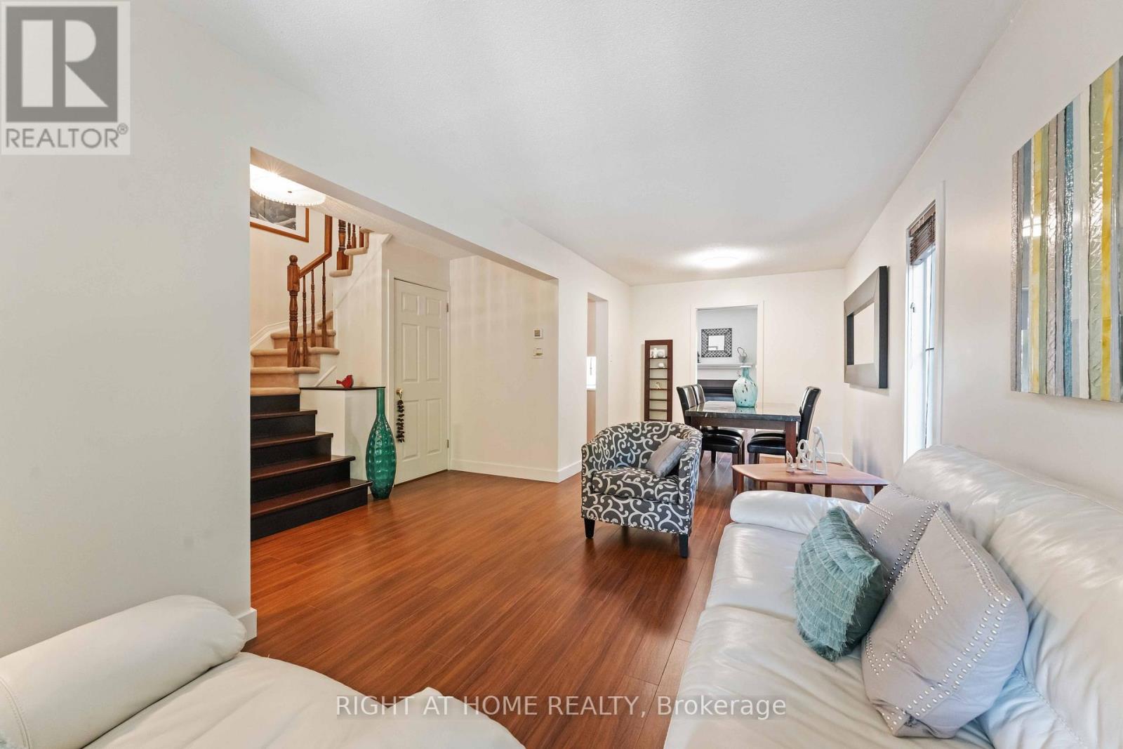 Photo 8 of 142 Blackdome Crescent, Ottawa ON