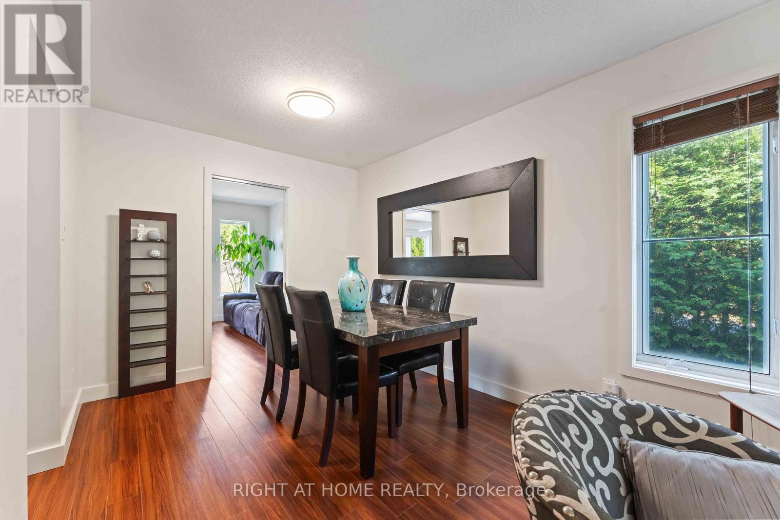 Photo 9 of 142 Blackdome Crescent, Ottawa ON