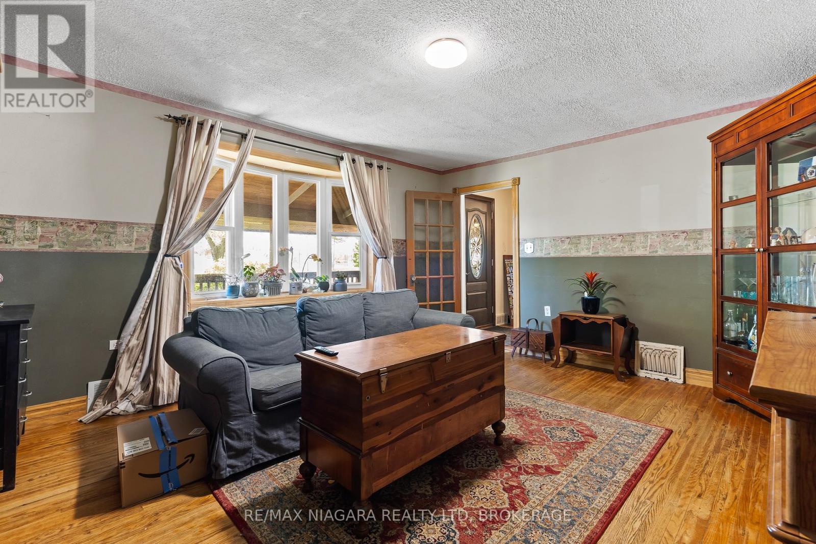 Photo 10 of 39 Seymour Avenue, St Catharines ON