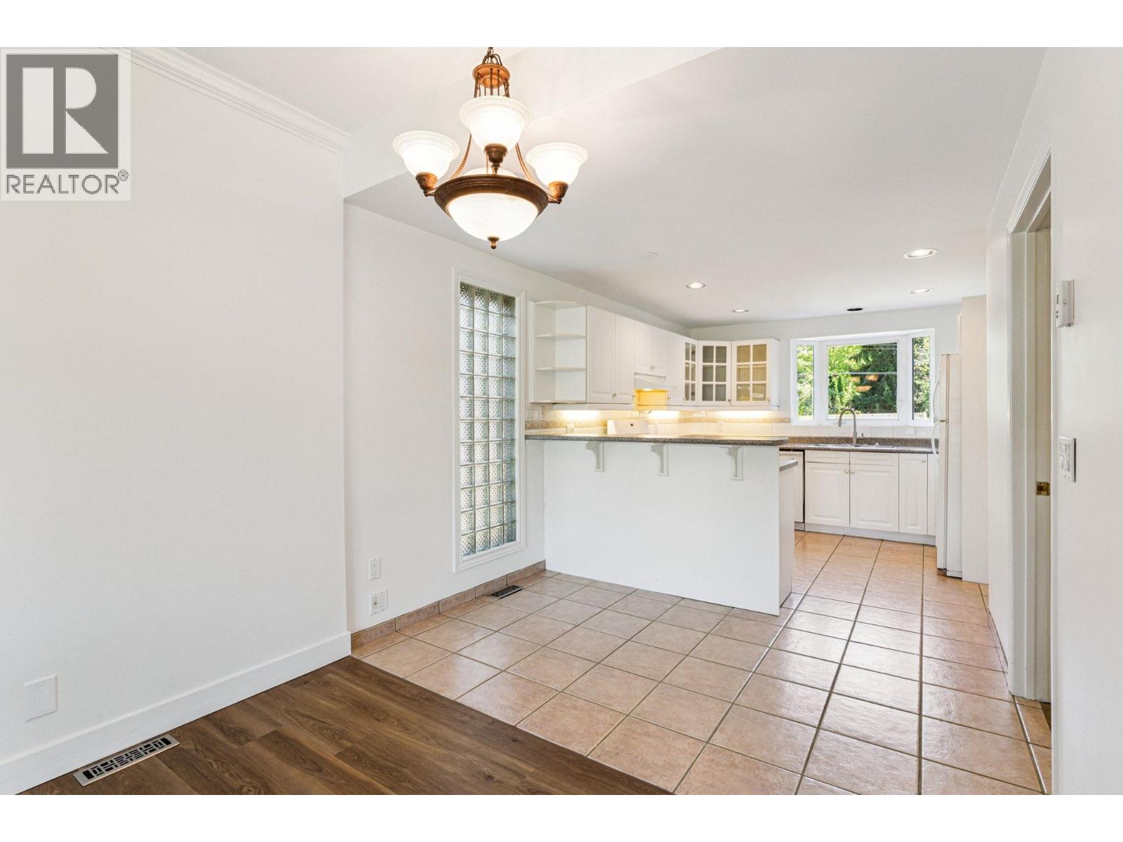 Photo 11 of 865 E 12 Th Street, North Vancouver BC