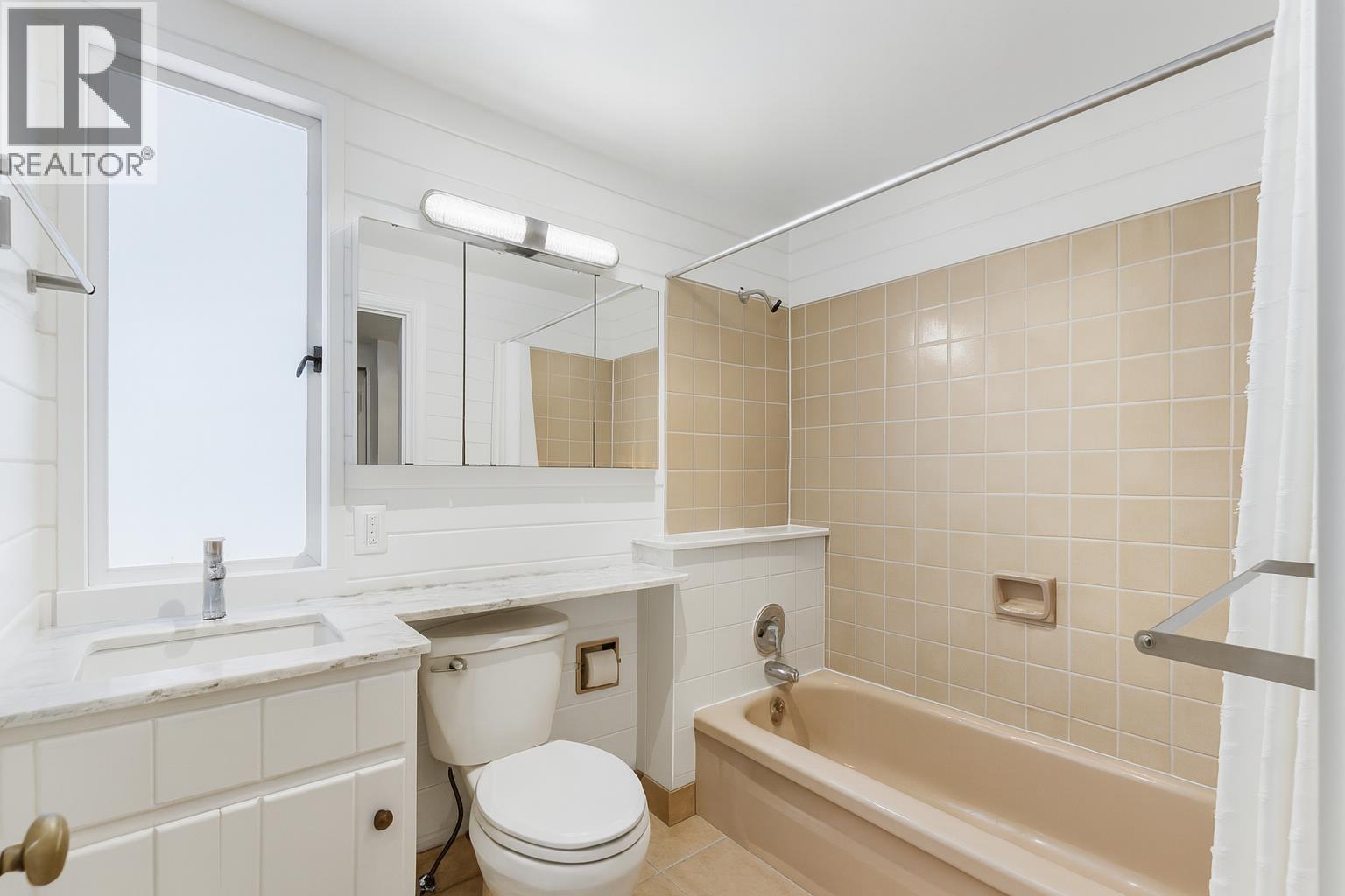 Photo 16 of 865 E 12 Th Street, North Vancouver BC