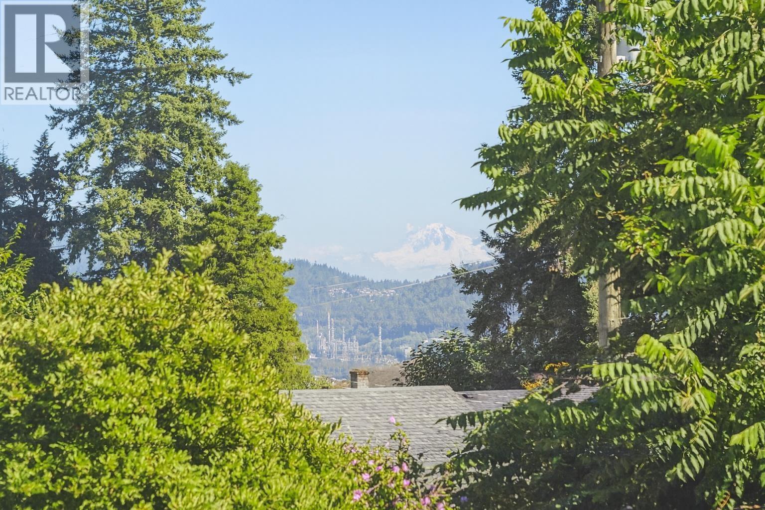 Photo 23 of 865 E 12 Th Street, North Vancouver BC