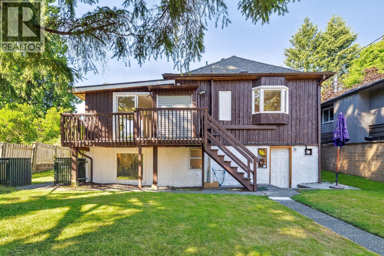 Photo 24 of 865 E 12 Th Street, North Vancouver BC