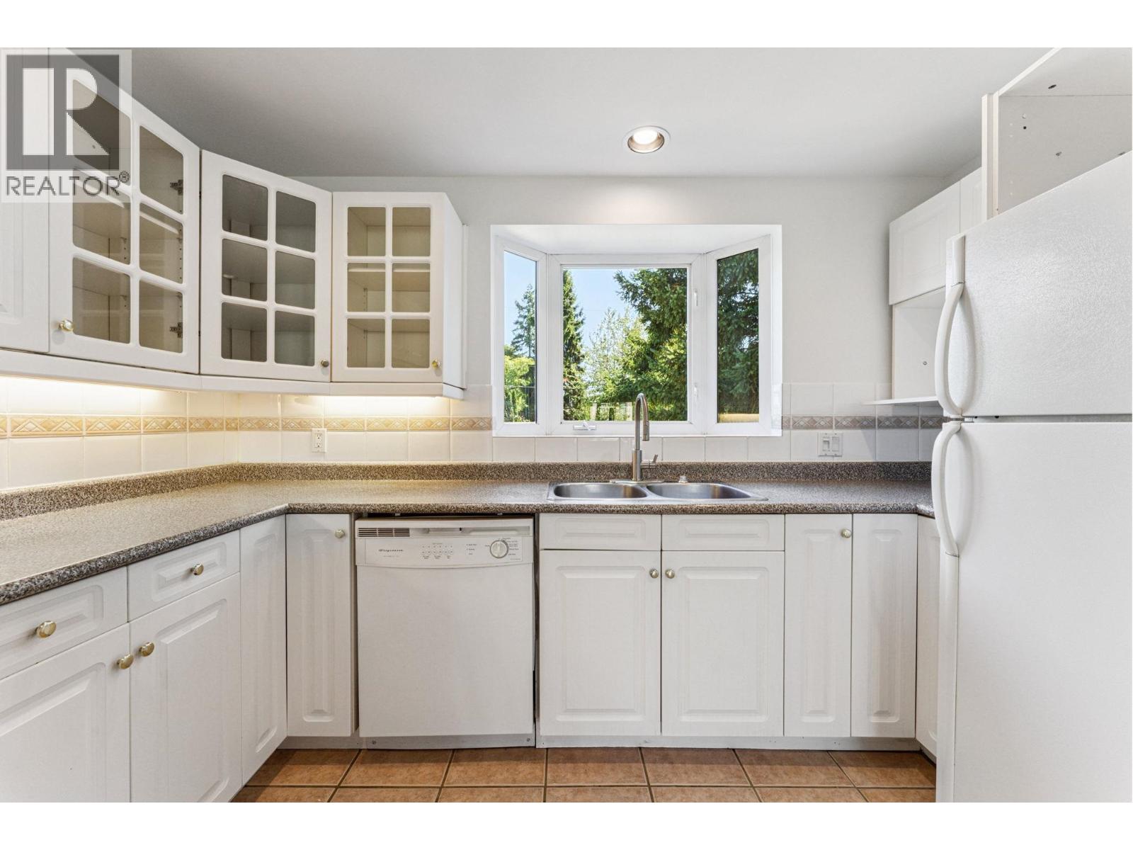 Photo 9 of 865 E 12 Th Street, North Vancouver BC