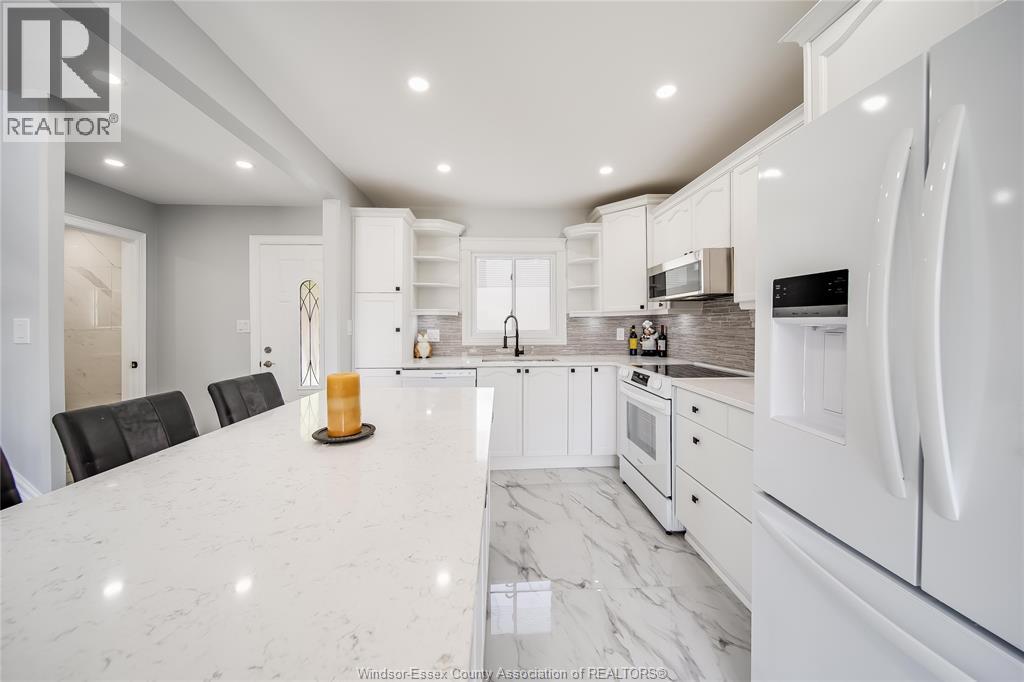 Photo 10 of 9914 Forest Glade Court, Windsor ON