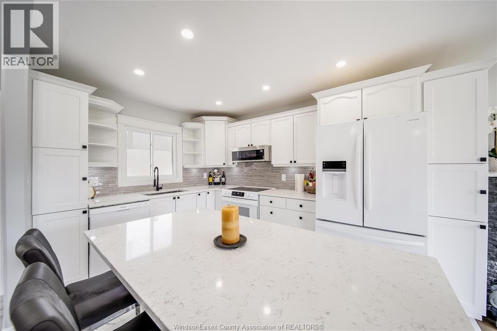 Photo 11 of 9914 Forest Glade Court, Windsor ON