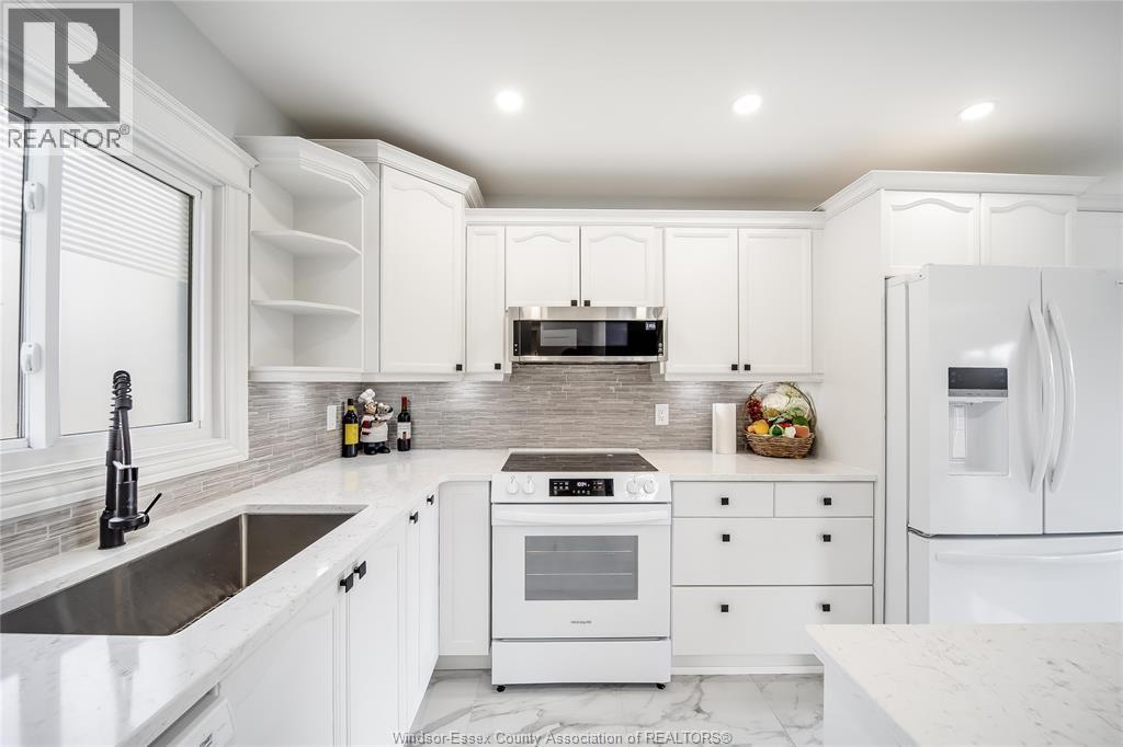 Photo 13 of 9914 Forest Glade Court, Windsor ON