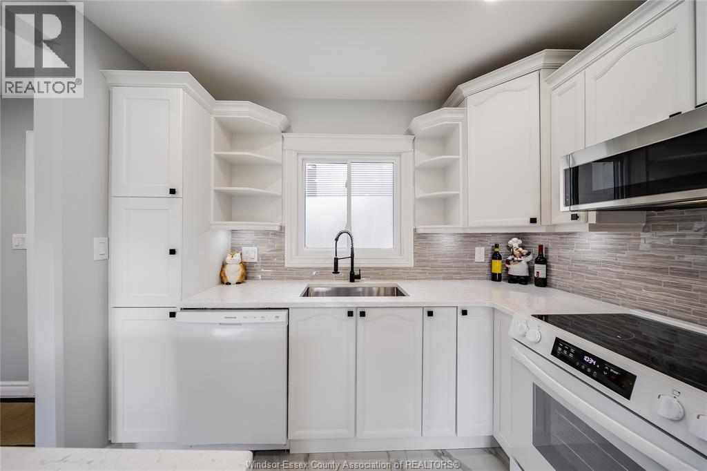 Photo 14 of 9914 Forest Glade Court, Windsor ON