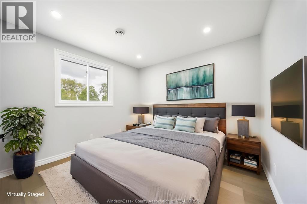 Photo 18 of 9914 Forest Glade Court, Windsor ON