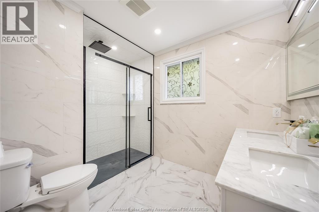 Photo 21 of 9914 Forest Glade Court, Windsor ON