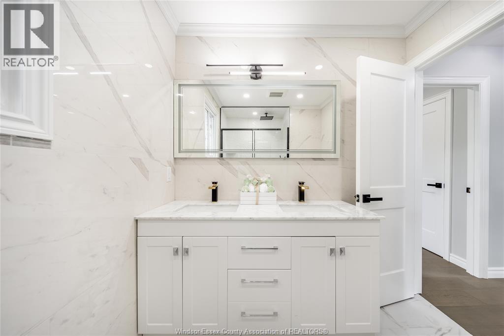 Photo 22 of 9914 Forest Glade Court, Windsor ON