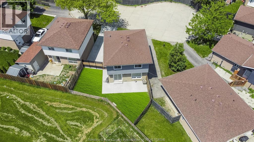 Photo 33 of 9914 Forest Glade Court, Windsor ON