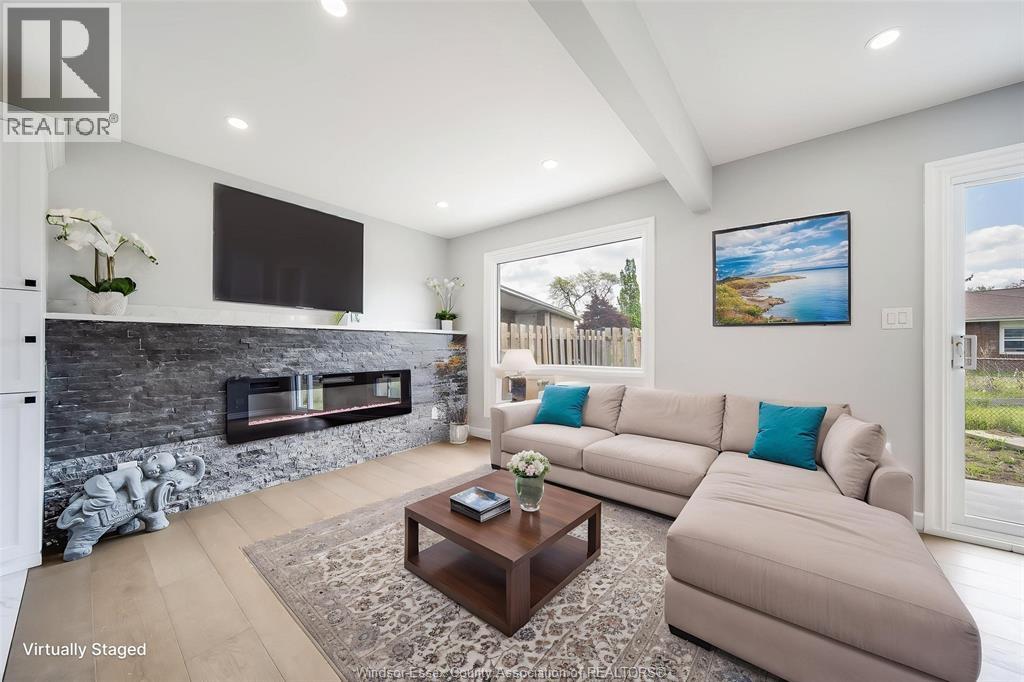 Photo 6 of 9914 Forest Glade Court, Windsor ON