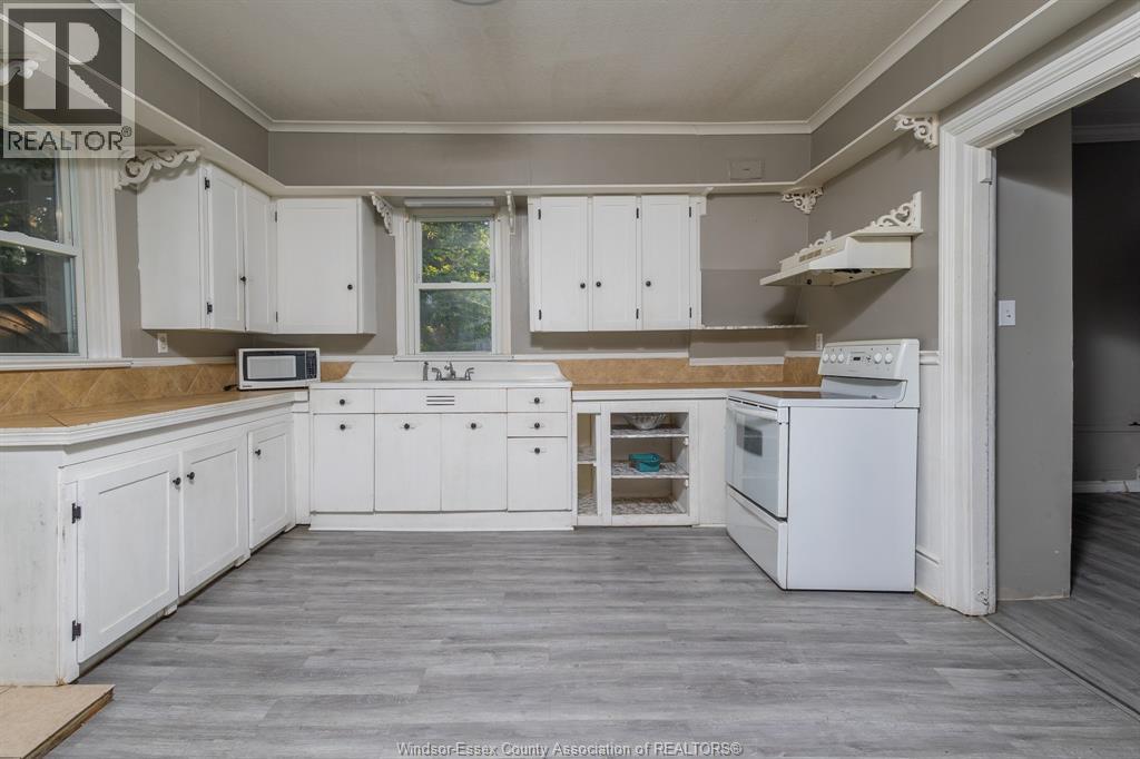 Photo 2 of 211 Cameron, Windsor ON