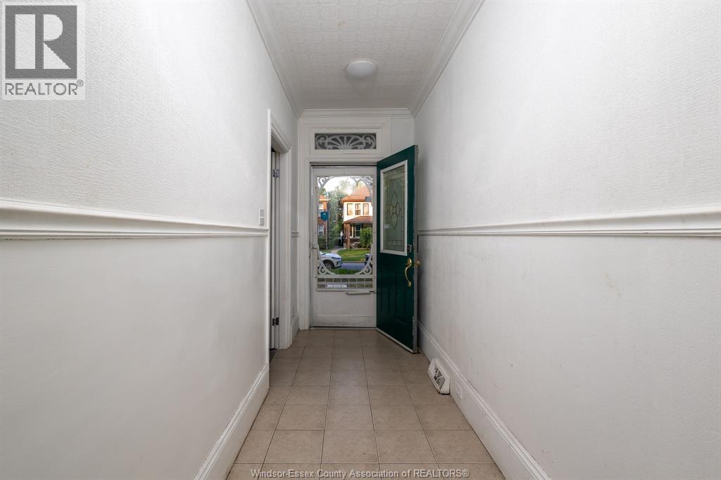 Photo 12 of 211 Cameron, Windsor ON