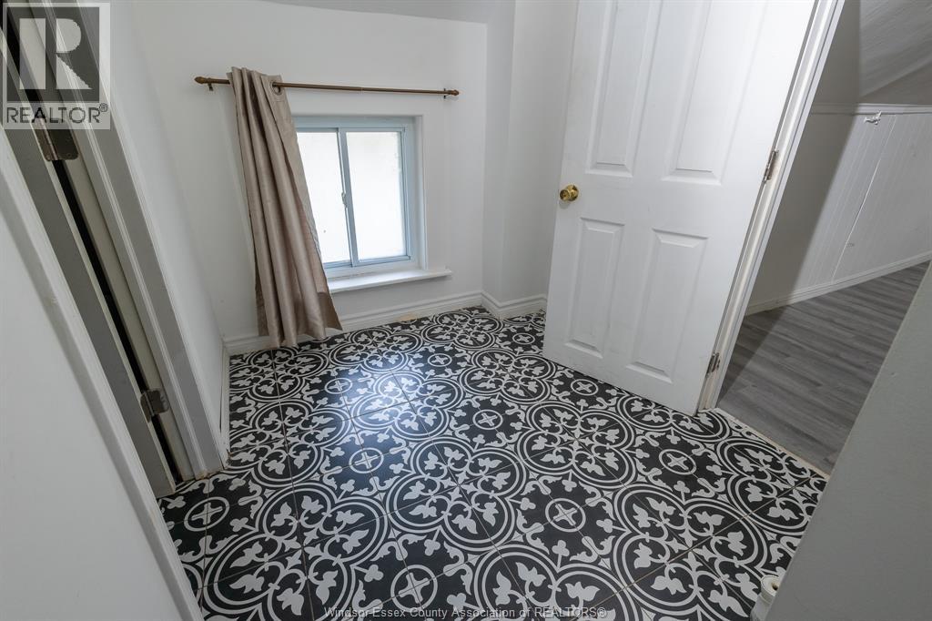 Photo 13 of 211 Cameron, Windsor ON