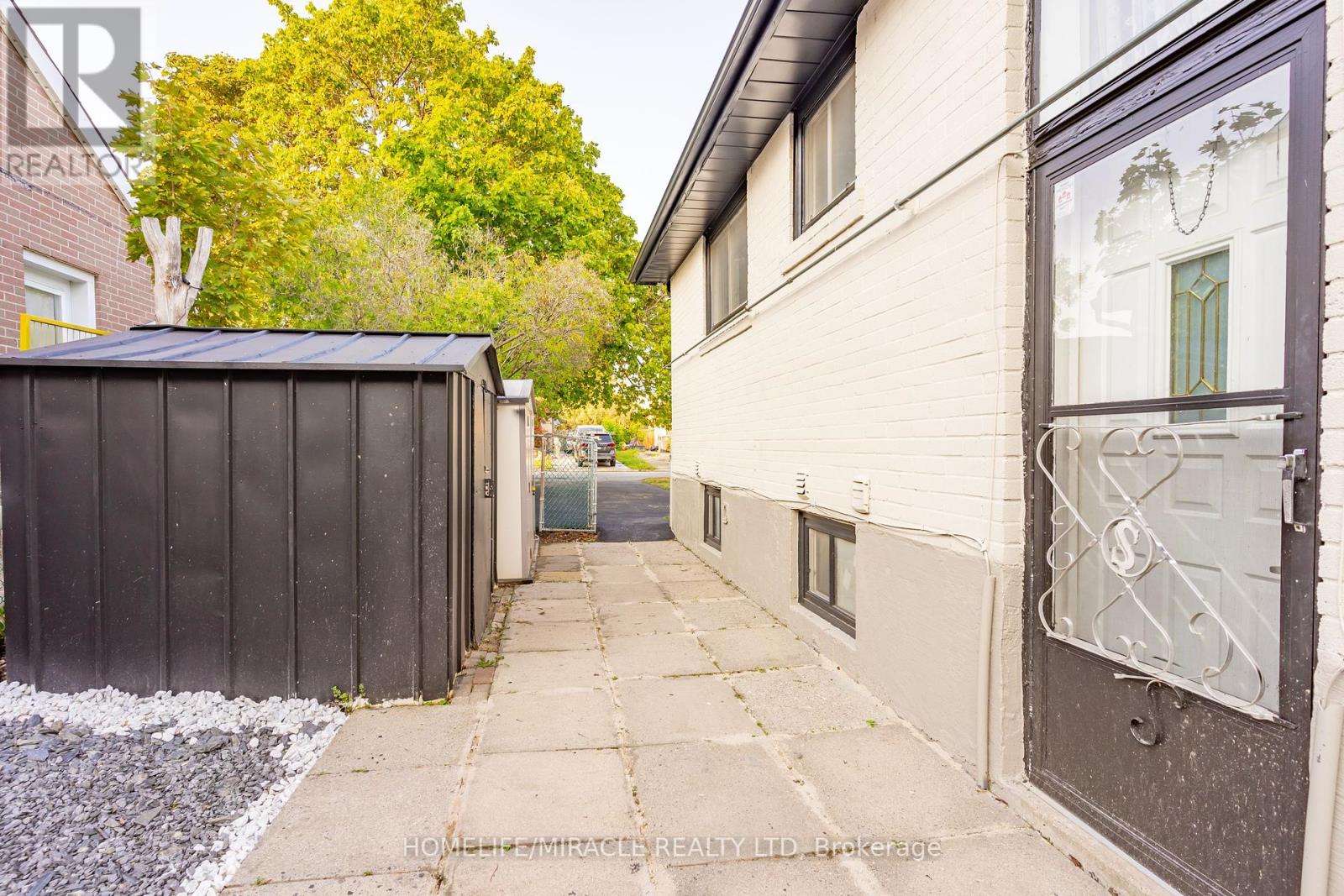 Photo 41 of 5 Finsbury Drive, Brampton ON