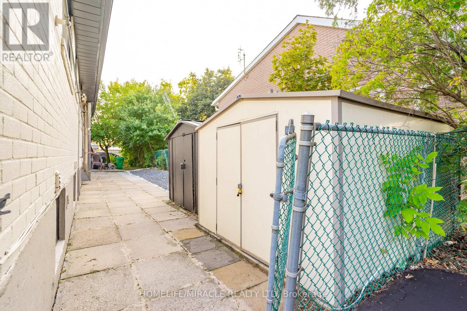 Photo 42 of 5 Finsbury Drive, Brampton ON
