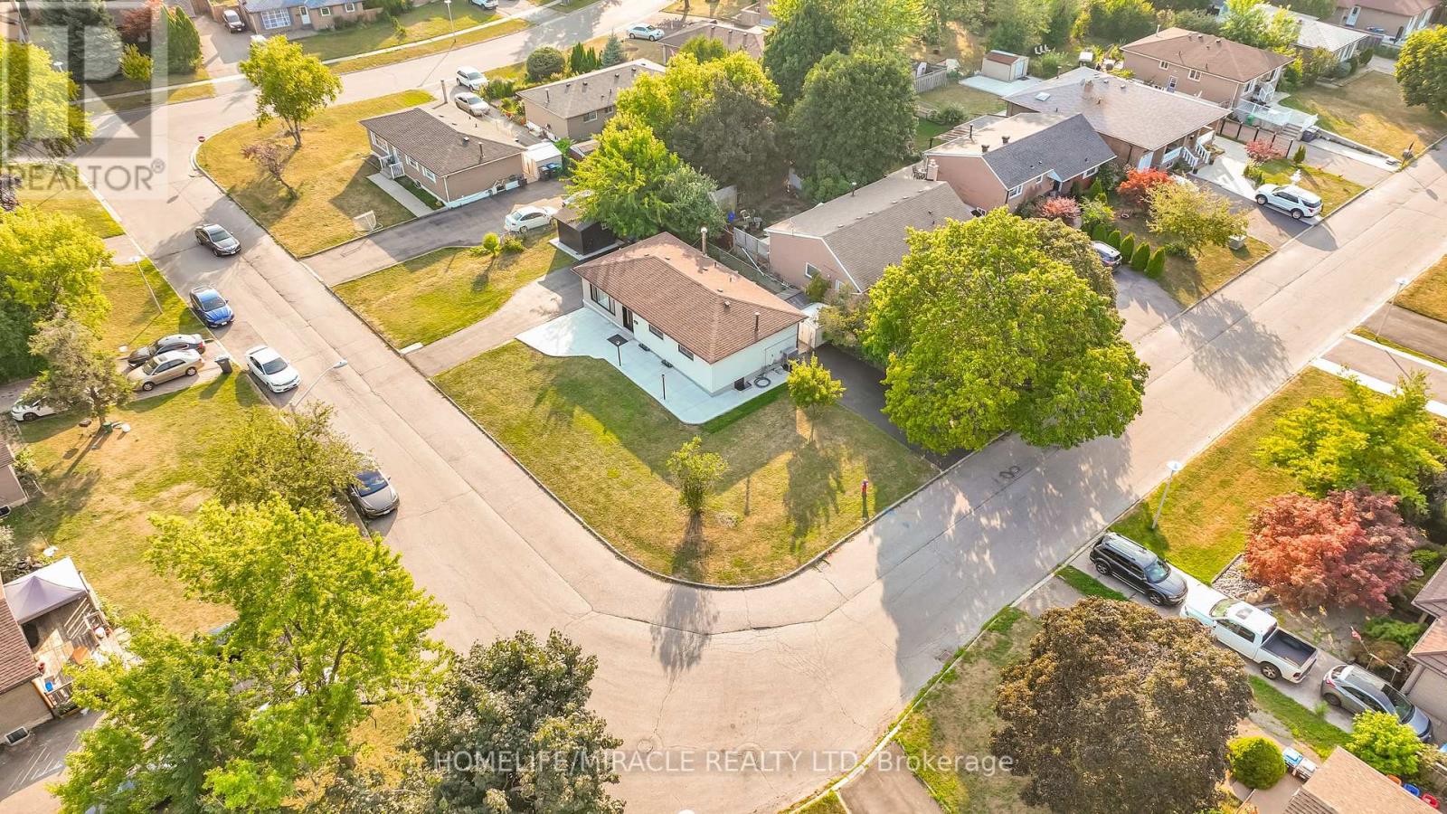 Photo 46 of 5 Finsbury Drive, Brampton ON