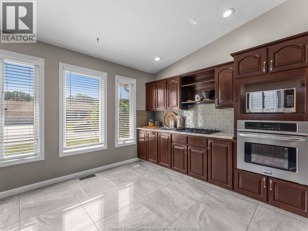 Photo 8 of 2076 Edgemore Avenue, Lasalle ON