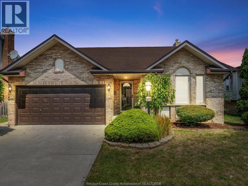 Photo 2 of 2076 Edgemore Avenue, Lasalle ON