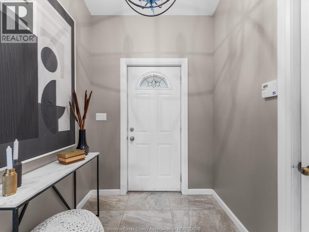 Photo 3 of 2076 Edgemore Avenue, Lasalle ON