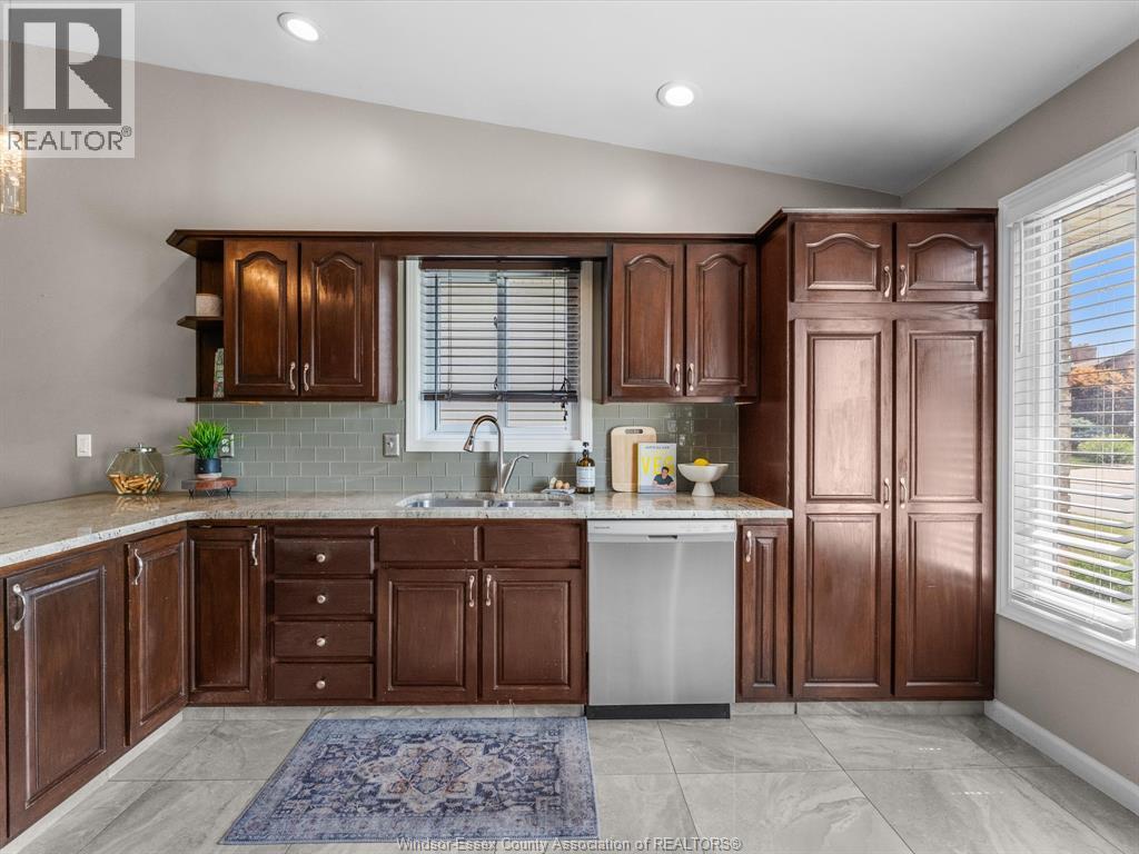 Photo 9 of 2076 Edgemore Avenue, Lasalle ON