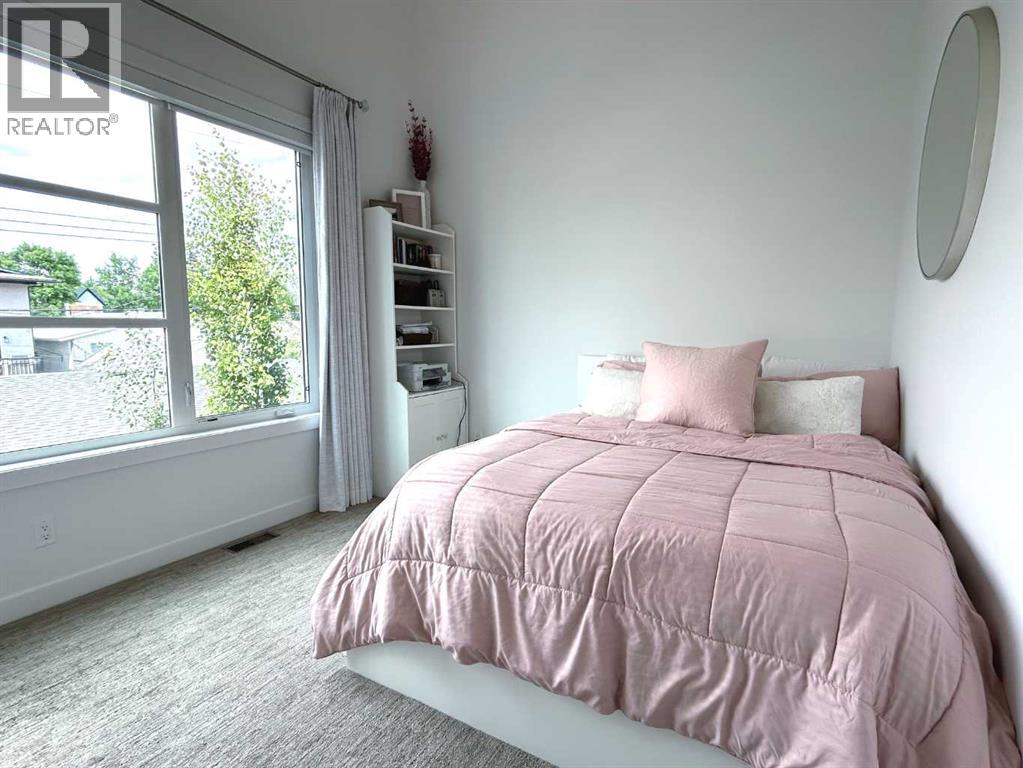 Single Family House for Sale in   Avenue SW North Glenmore Park Calgary 