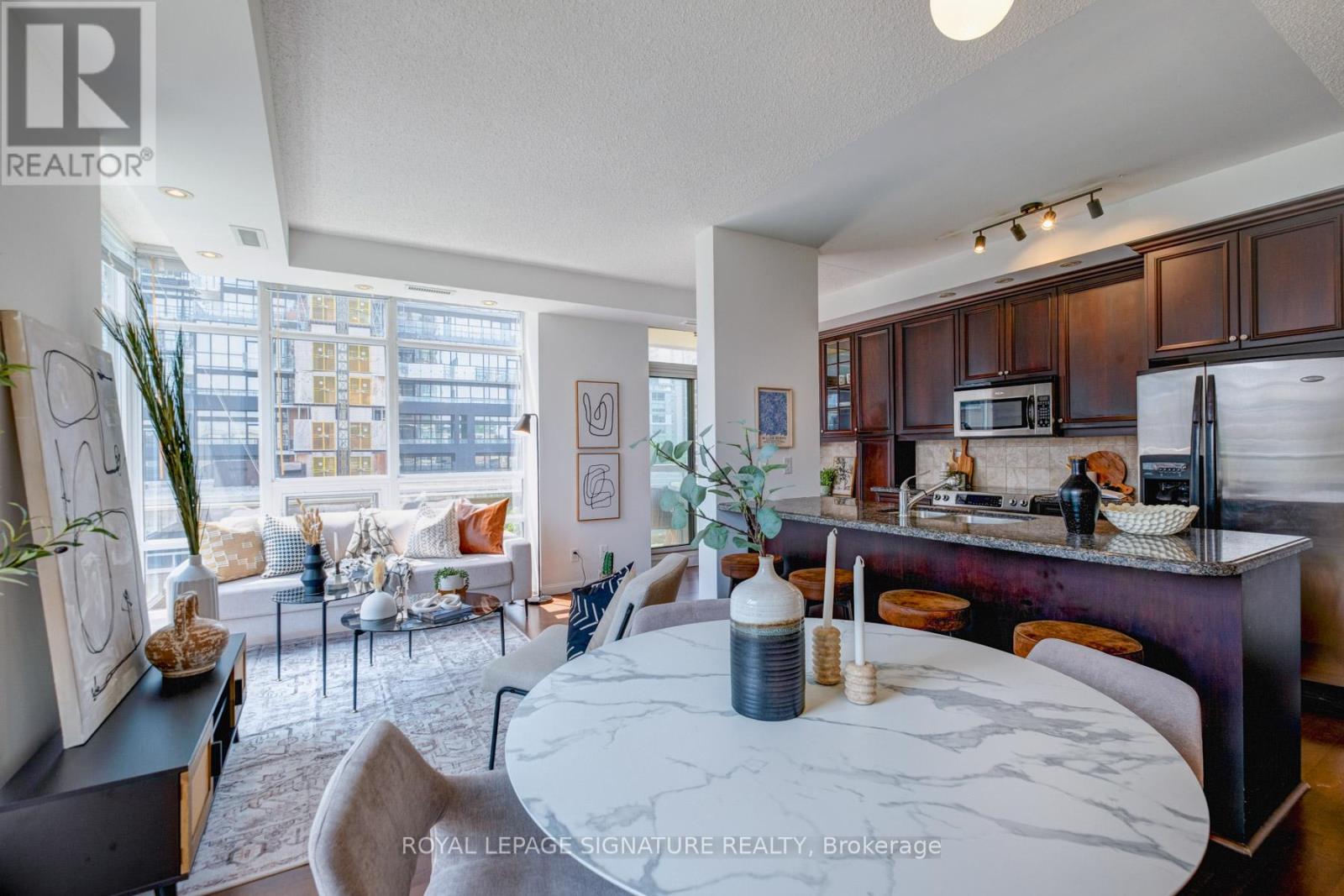 Photo 1 of 502 900 Mount Pleasant Road, Toronto ON