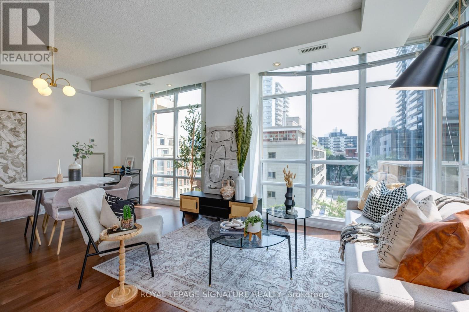 Photo 12 of 502 900 Mount Pleasant Road, Toronto ON