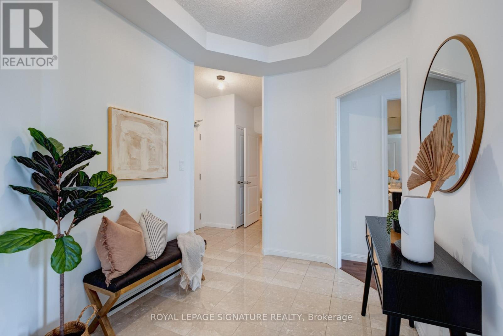 Photo 2 of 502 900 Mount Pleasant Road, Toronto ON