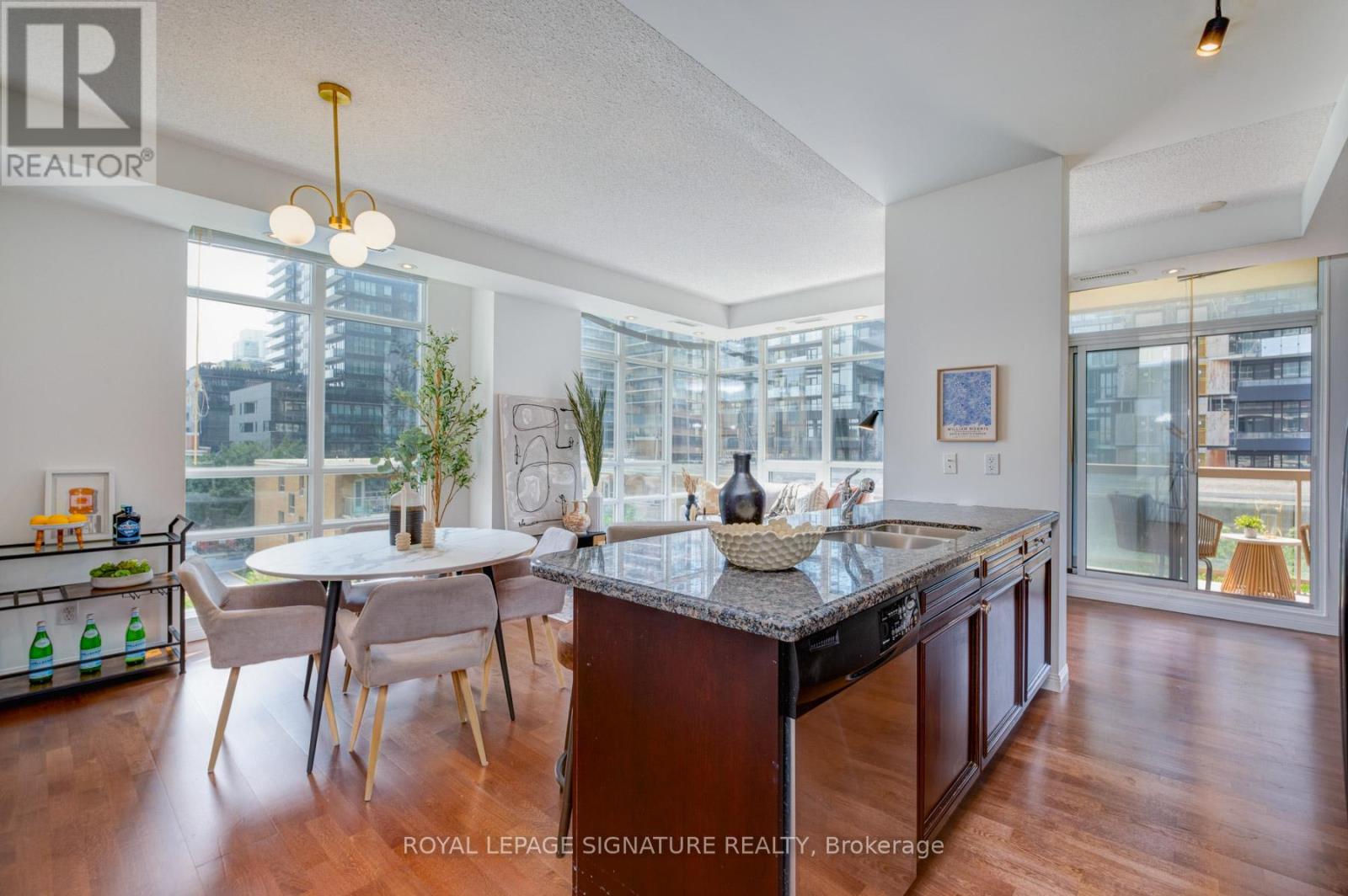 Photo 20 of 502 900 Mount Pleasant Road, Toronto ON
