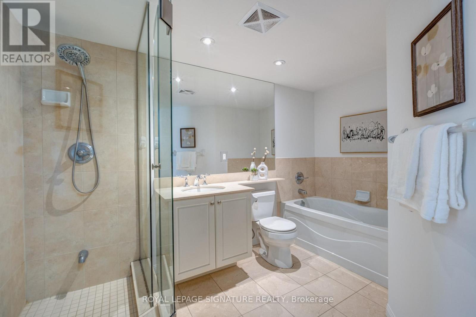Photo 23 of 502 900 Mount Pleasant Road, Toronto ON