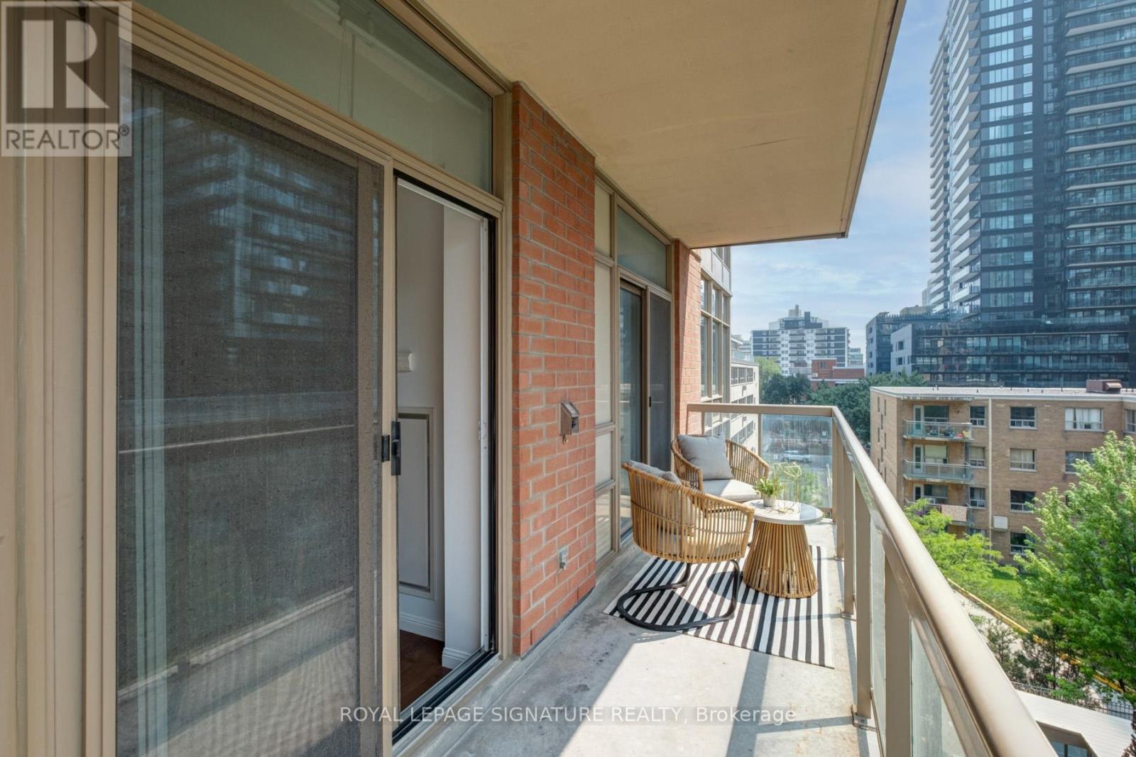 Photo 24 of 502 900 Mount Pleasant Road, Toronto ON