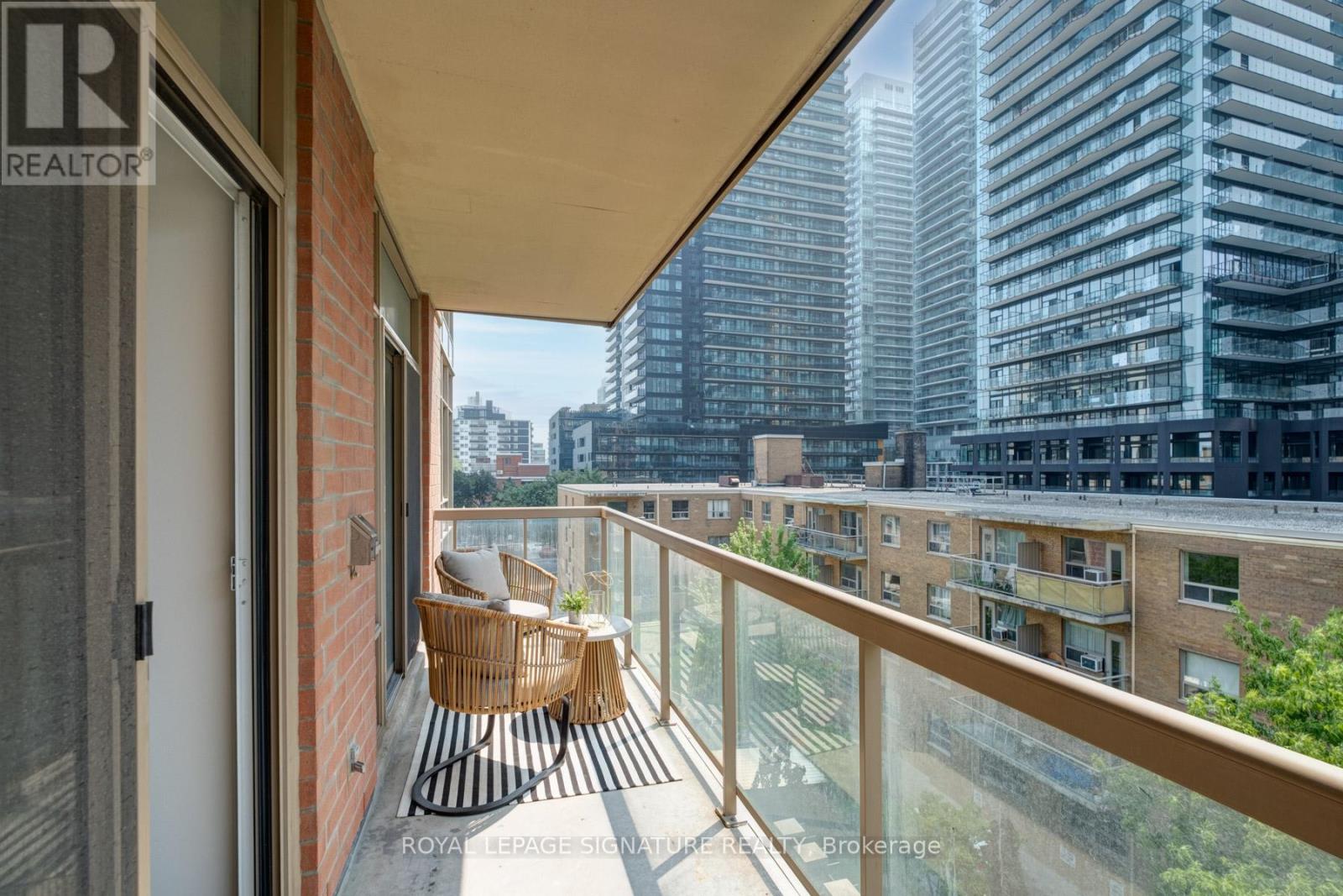 Photo 25 of 502 900 Mount Pleasant Road, Toronto ON