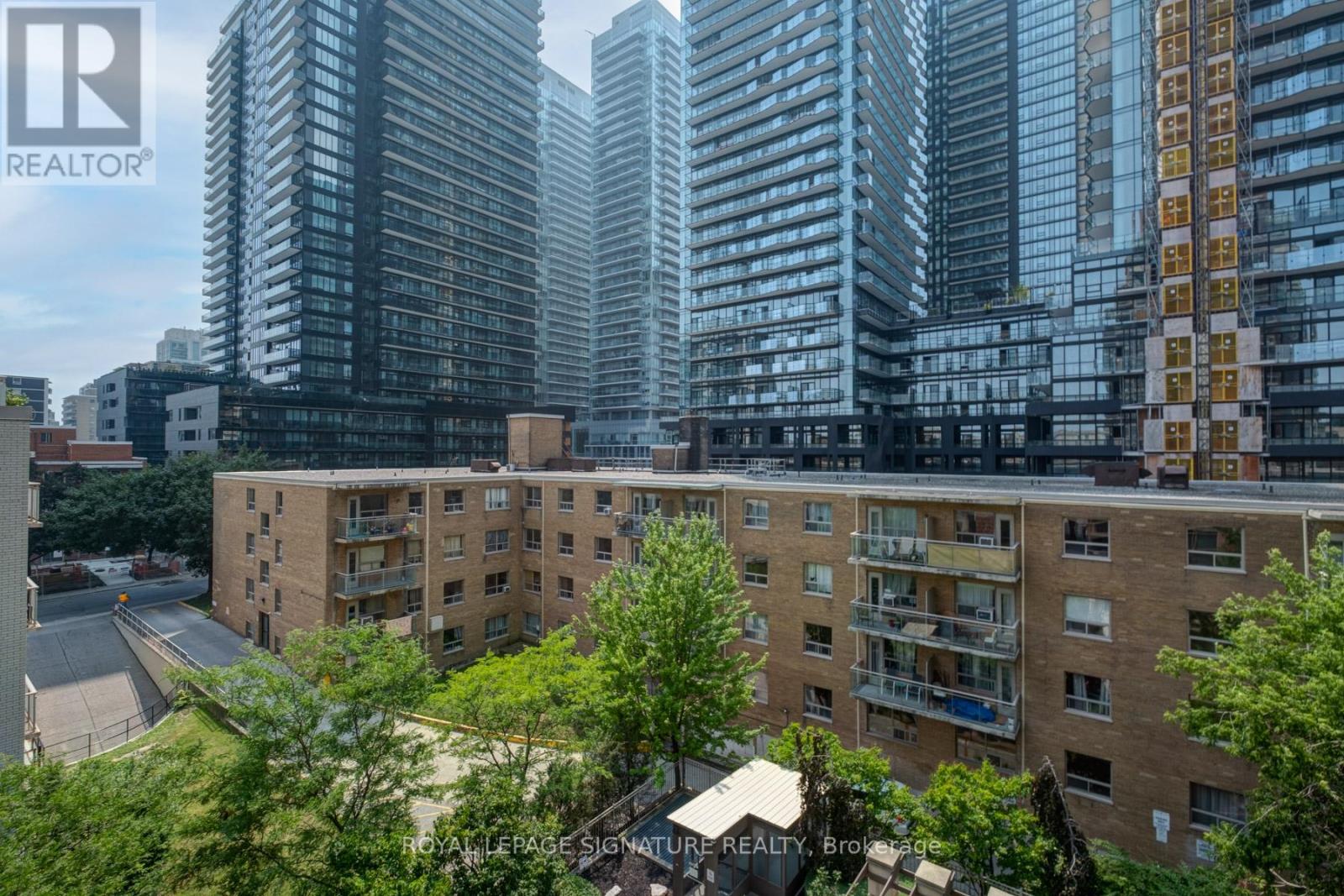 Photo 26 of 502 900 Mount Pleasant Road, Toronto ON