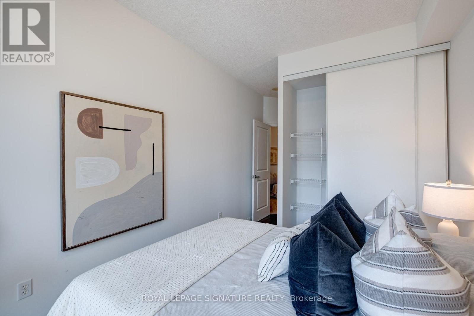 Photo 5 of 502 900 Mount Pleasant Road, Toronto ON
