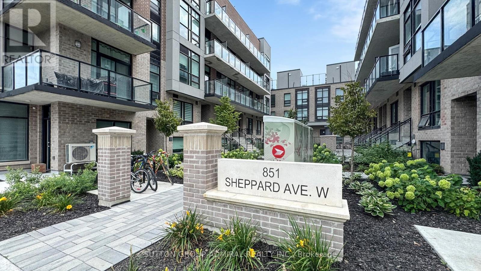 Photo 4 of Th 20 851 Sheppard Avenue W, Toronto ON