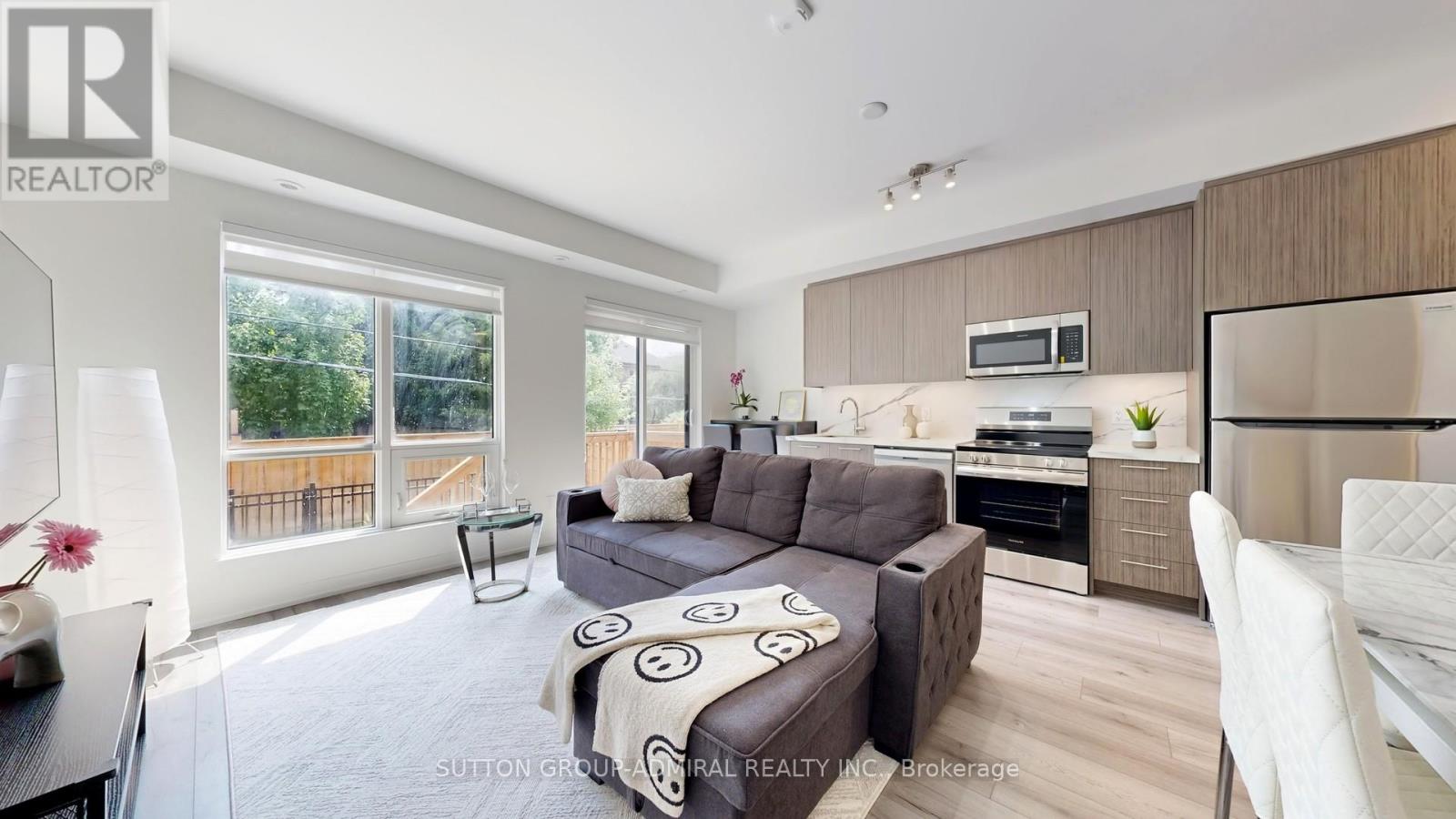 Photo 19 of Th 20 851 Sheppard Avenue W, Toronto ON
