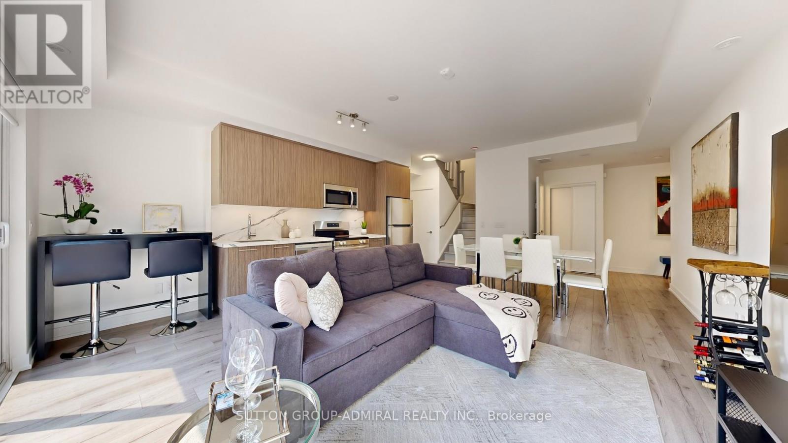 Photo 24 of Th 20 851 Sheppard Avenue W, Toronto ON
