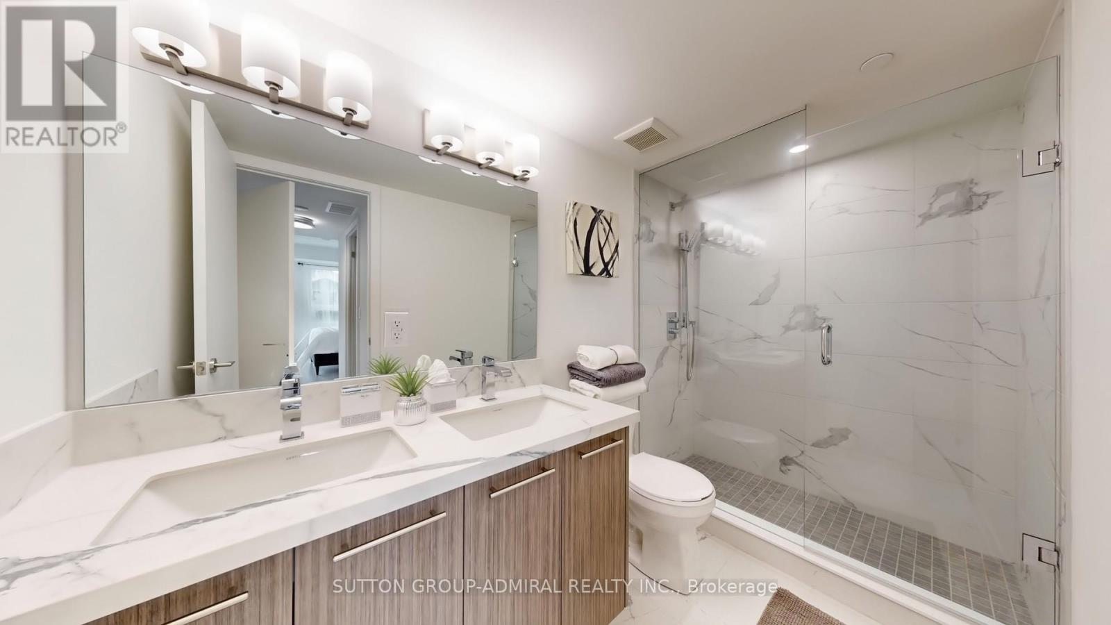 Photo 1 of Th 20 851 Sheppard Avenue W, Toronto ON
