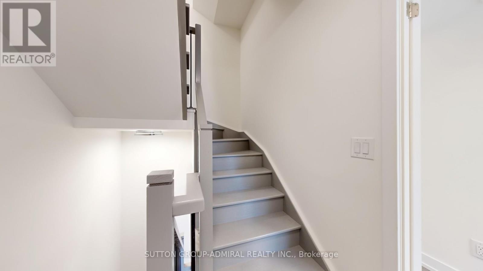 Photo 7 of Th 20 851 Sheppard Avenue W, Toronto ON