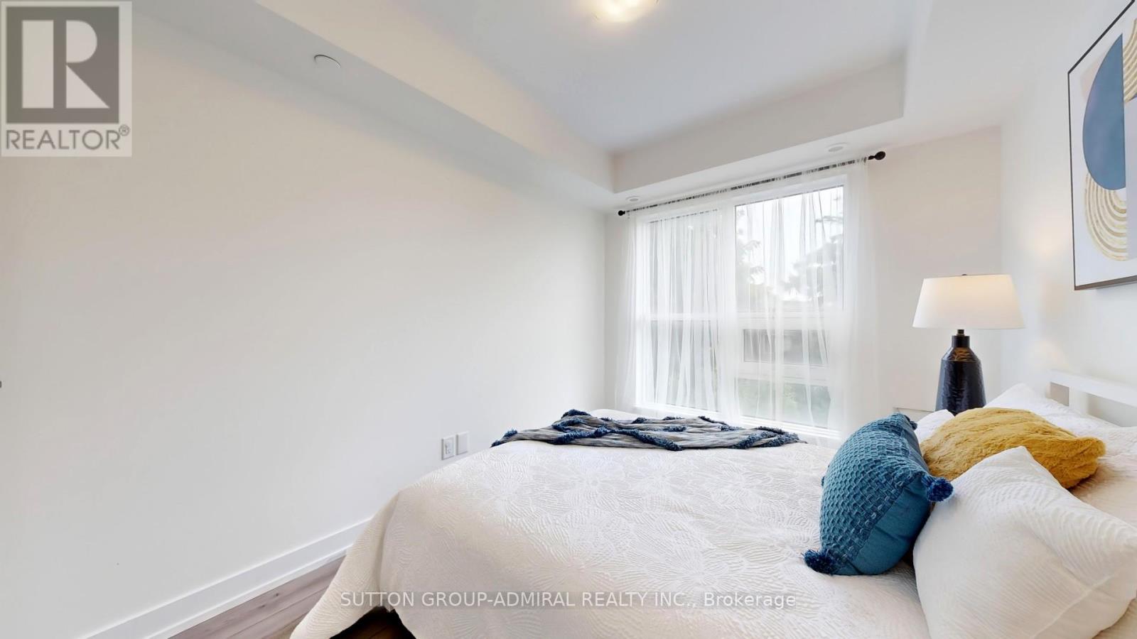 Photo 5 of Th 20 851 Sheppard Avenue W, Toronto ON