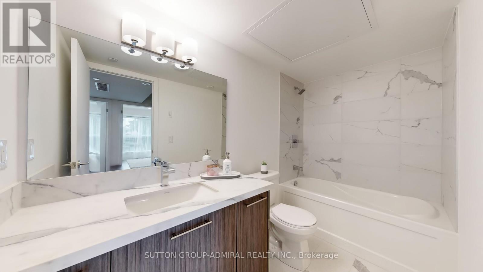Photo 20 of Th 20 851 Sheppard Avenue W, Toronto ON