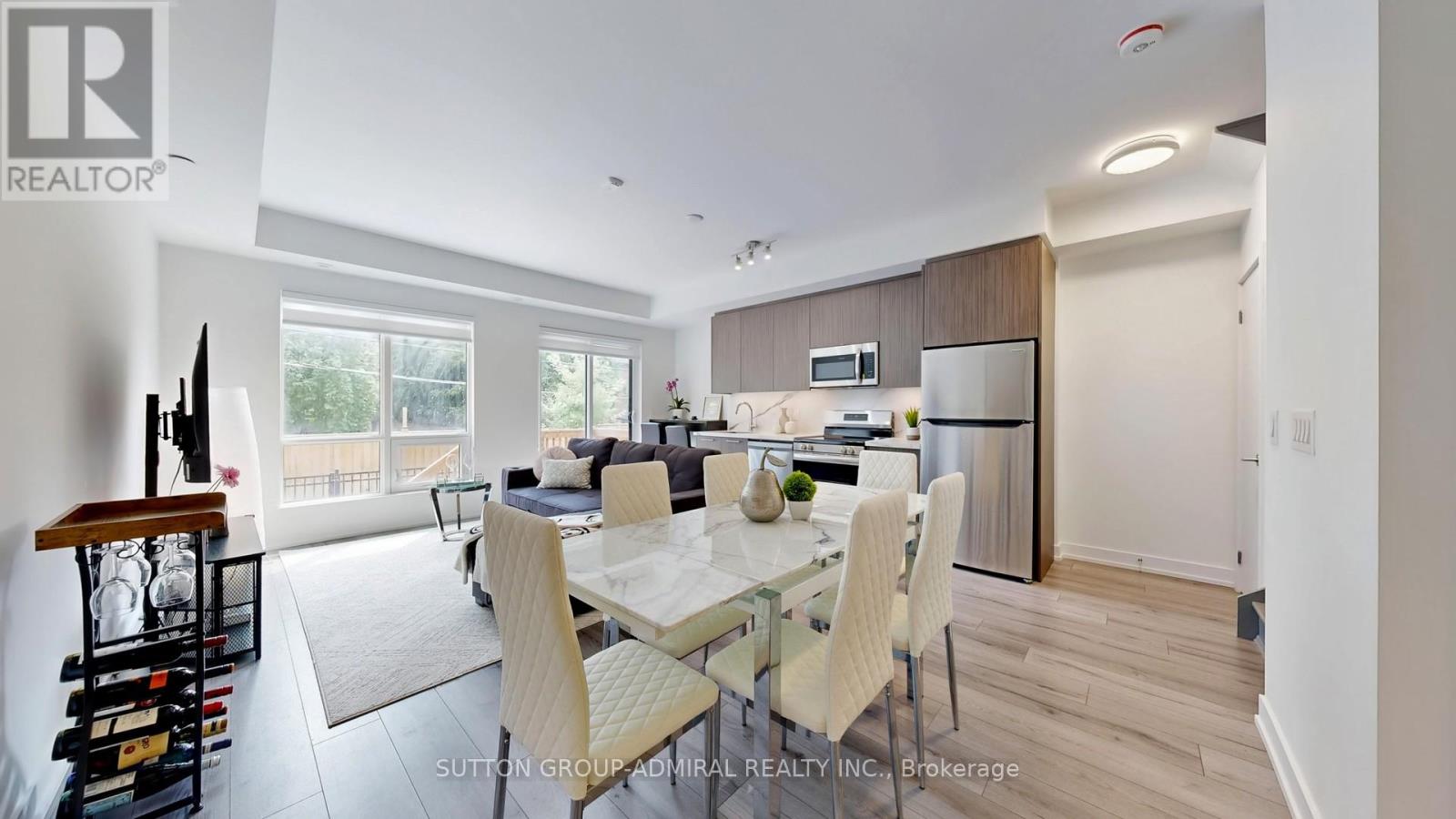 Photo 10 of Th 20 851 Sheppard Avenue W, Toronto ON