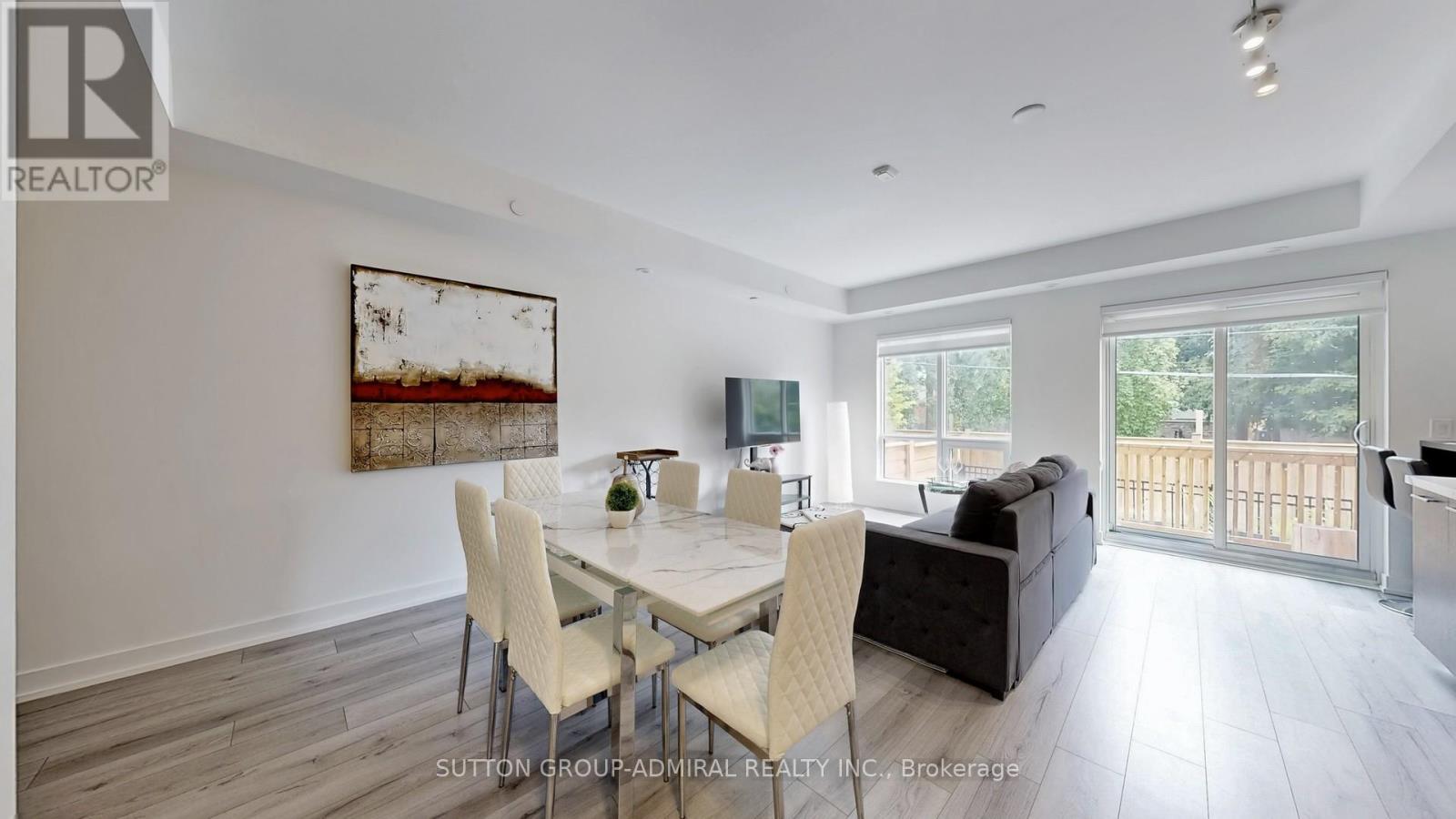 Photo 32 of Th 20 851 Sheppard Avenue W, Toronto ON